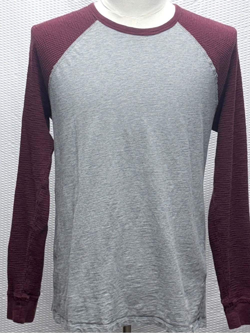 Lucky Brand Raglan Pullover Mens L Gray Maroon Waffle Knit Sleeves Cotton